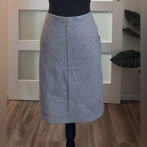 Classic High-Waist Gray Knit Skirt